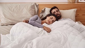 Como um cobertor pode salvar as noites de insónia e ansiedade