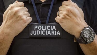 Suspeito de homicídio em Lagos furou pneus do carro da 'ex' e atacou amigo que foi ajudar por acreditar que era namorado