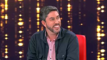 “Pelo menos mais do que uma vez faço”: Adriano Silva Martins explica palavras de Piqué quando fala sobre vida sexual 