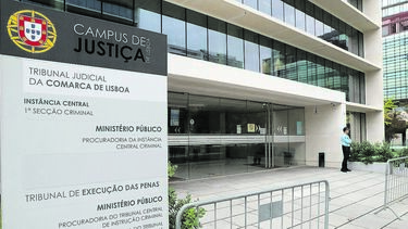 Dois irmãos matam à facada o pai para "alegadamente" protegerem a mãe