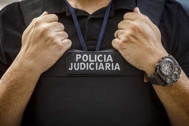 Homem detido por tentar matar mulher à facada à frente dos filhos em Olhão