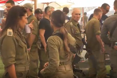 Civis juntam-se em apoio a militares Israelitas 