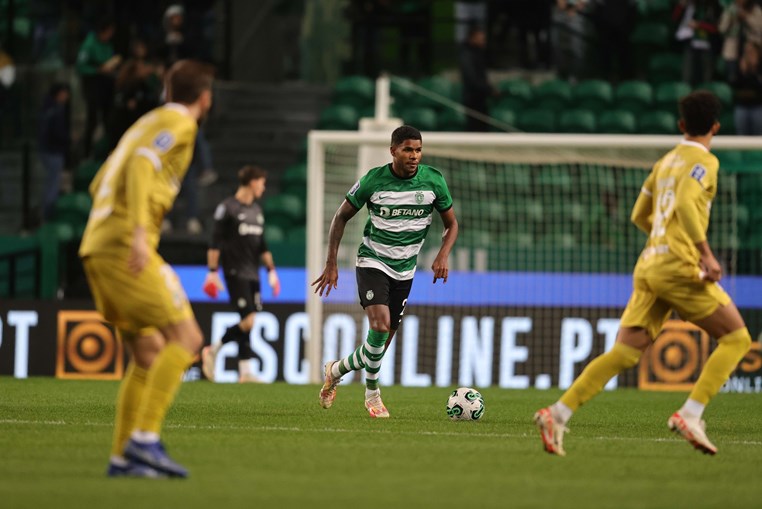 O onze do Sporting para o jogo contra o Farense