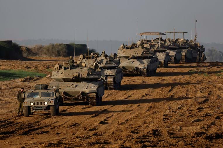 Tanques militares israelitas e veículos blindados 