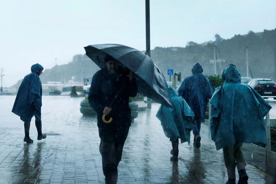 Tempestade Ciarán atinge Espanha