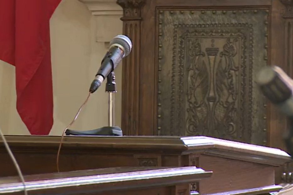 Mulher paga 2550 euros por mentir em julgamento