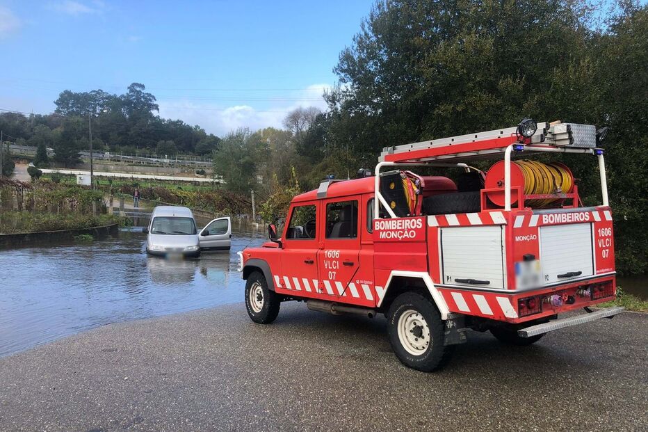 Bombeiros de Monção acorrem a diversas ocorrências devido ao mau tempo