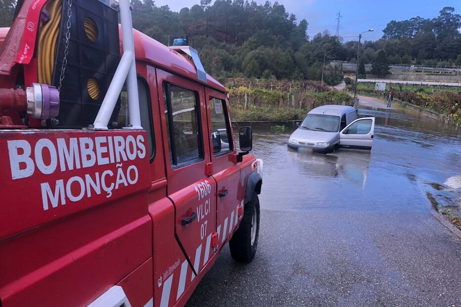 Bombeiros de Monção acorrem a diversas ocorrências devido ao mau tempo