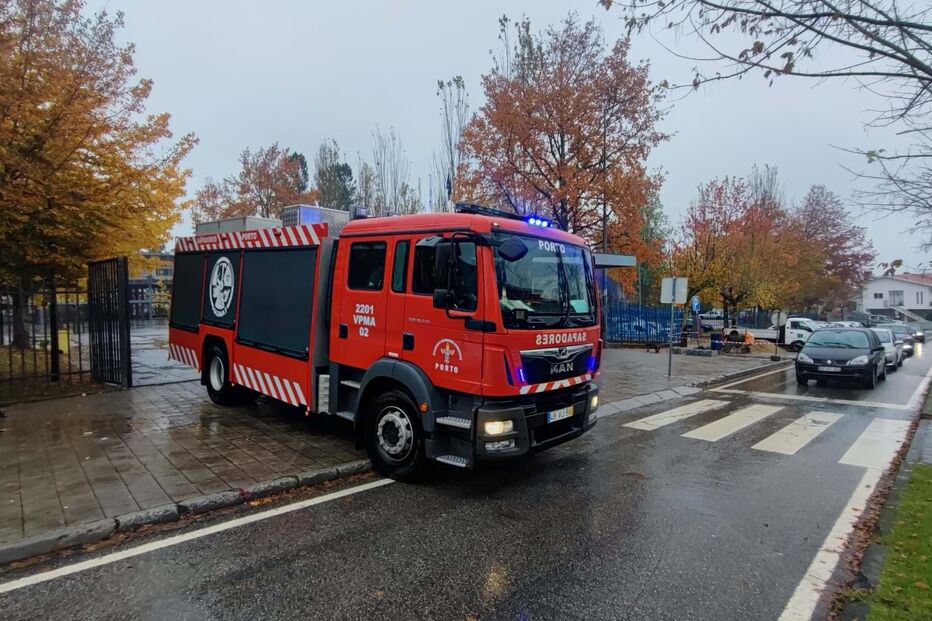Bombeiros na Escola da Lousada