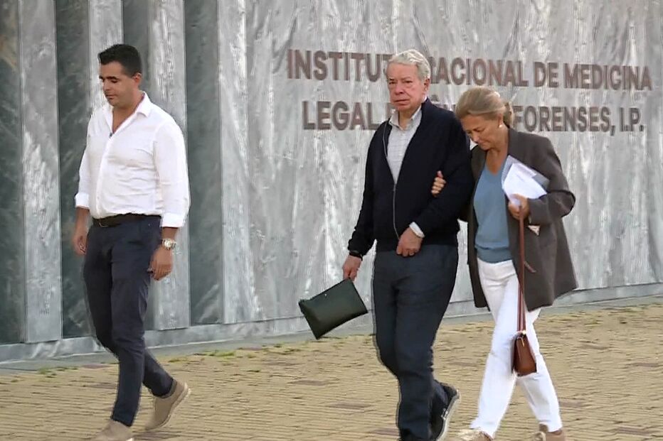 Salgado, com a mulher, à entrada para a perícia em Coimbra