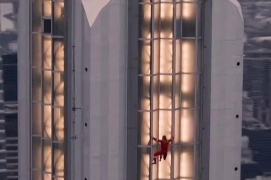 Jared Leto escala Empire State Building para anunciar digressão