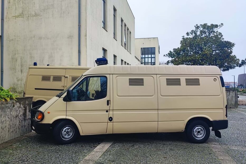 Julgamento de 14 pessoas suspeitas de integrar uma rede de tráfico de estupefacientes começa hoje