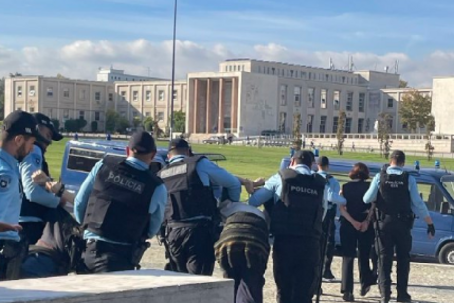 Estudantes detidas na Faculdade de Psicologia da Universidade de Lisboa