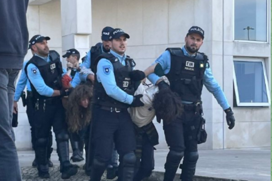 Estudantes detidas na Faculdade de Psicologia da Universidade de Lisboa