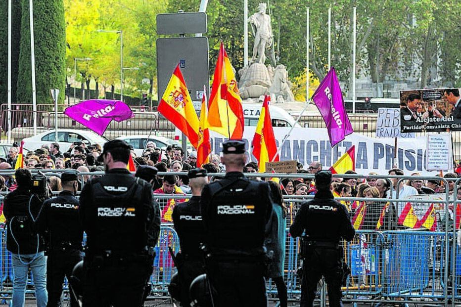 Protesto contra amnistia e investidura de Sánchez