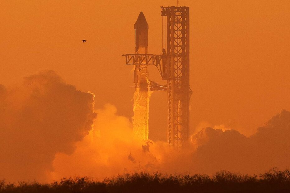 2023-11-18_15_52_24 2023-11-18T144521Z_1342517035_RC2QF4ALR3XU_RTRMADP_3_SPACE-EXPLORATION-STARSHIP.JPG