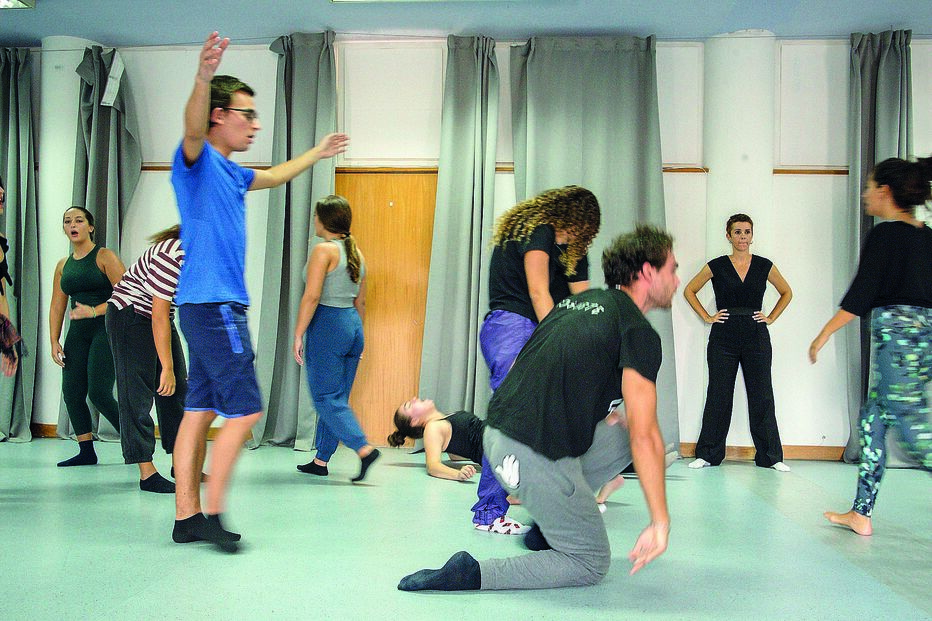 Aula de movimento nas instalações da ACT 