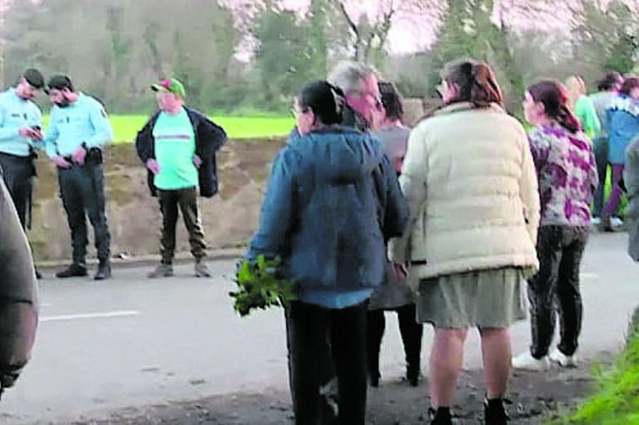 Populares querem ajudar nas buscas e apontam novo poço onde o corpo pode estar