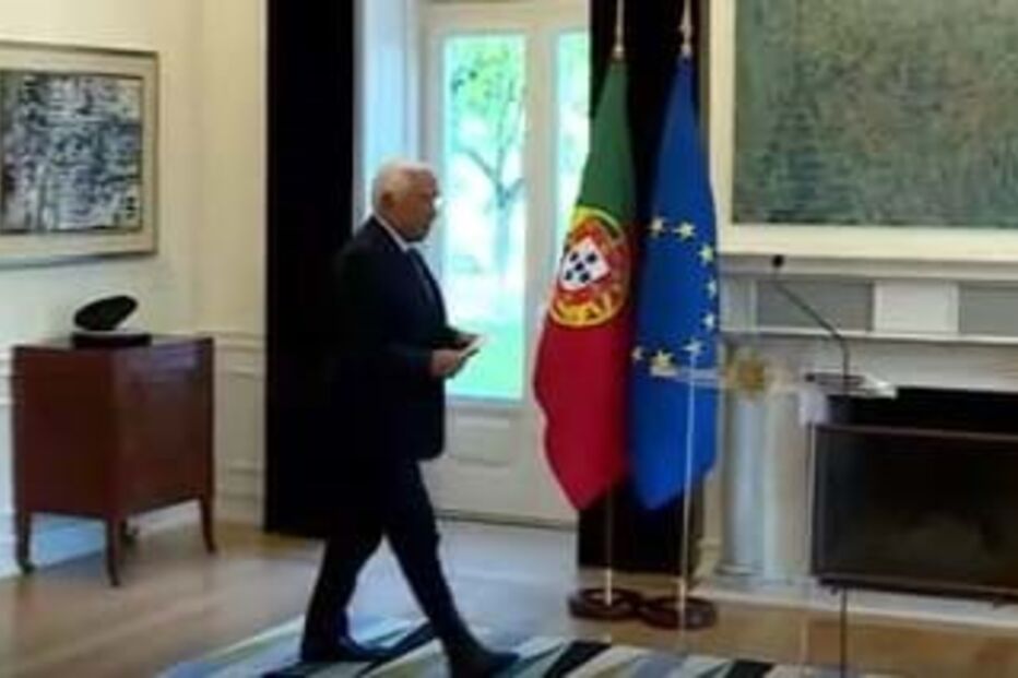 Maioria aplaude saída de António Costa e ida a eleições