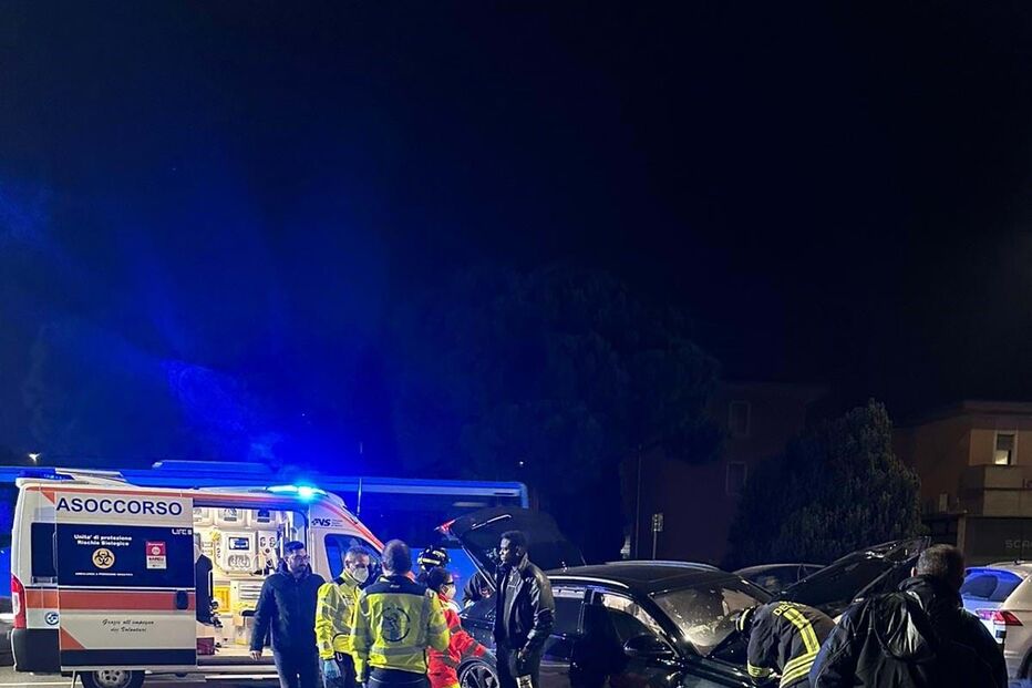 Jogador Balotelli sofre acidente de carro