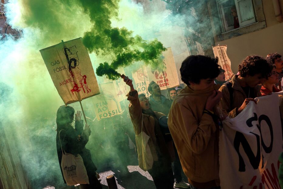 Ativistas ocupam Ministérios das Infraestruturas e do Ambiente