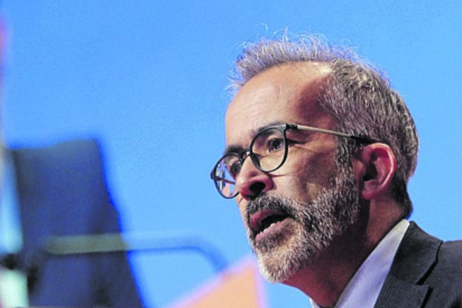 Paulo Rangel a discursar