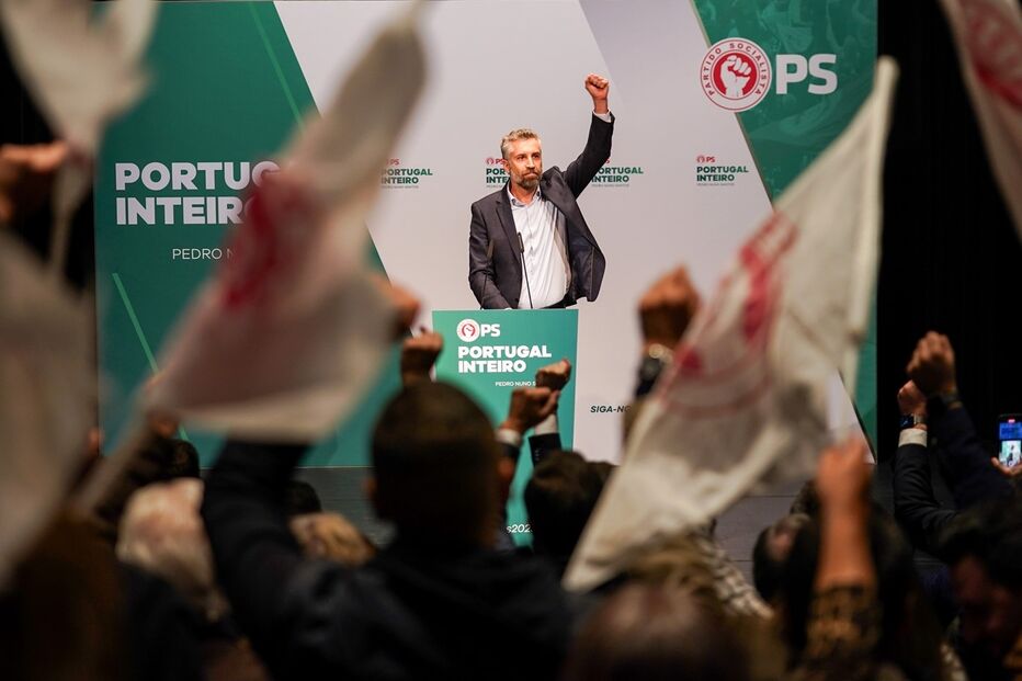 Pedro Nuno Santos insiste em colar o Chega ao PSD
