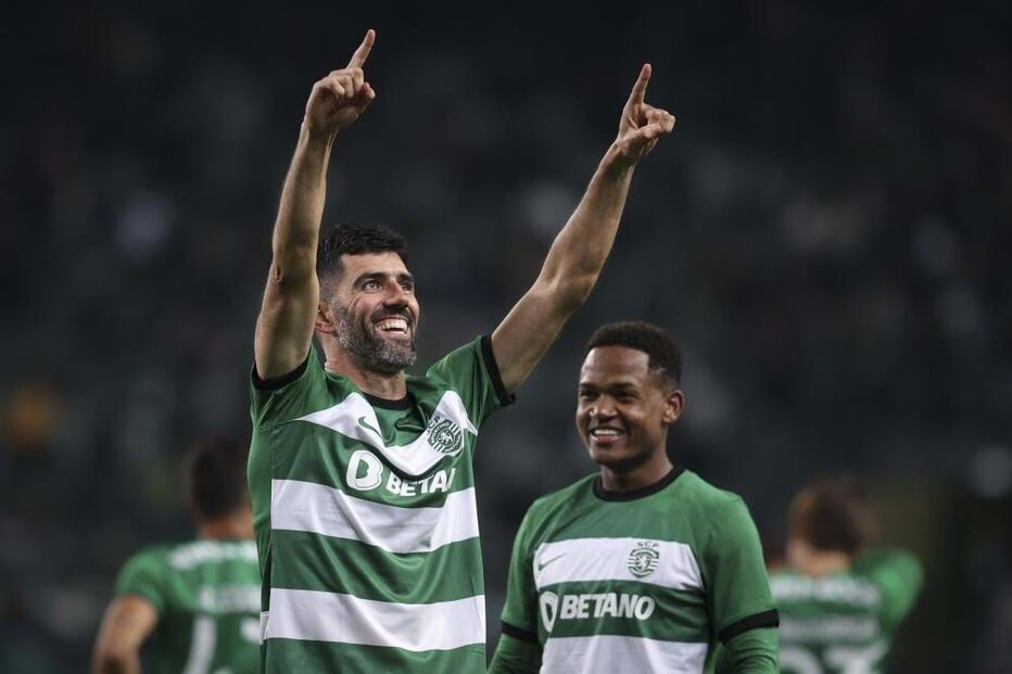 Luís Neto festeja primeiro golo da época contra o Dumiense, na Taça de Portugal