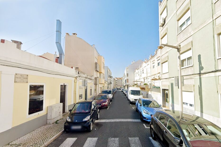 Conseguiram a caderneta predial da habitação da Rua Falcão Trigoso e fizeram a escritura