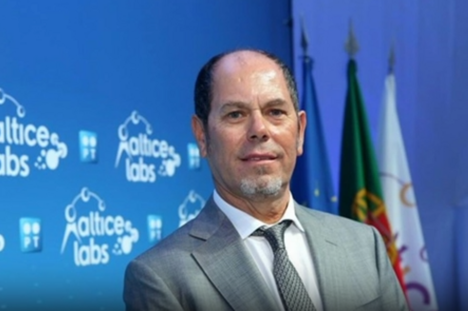 Armando Pereira viaja a Paris para consulta médica
