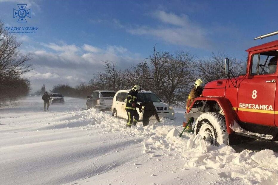 Tempestade de neve faz 13 feridos e deixa mais de 1600 povoações ucranianas sem eletricidade 