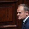 <![CDATA[ Tusk remodela governo após "terramoto político" nas presidenciais polacas ]]>