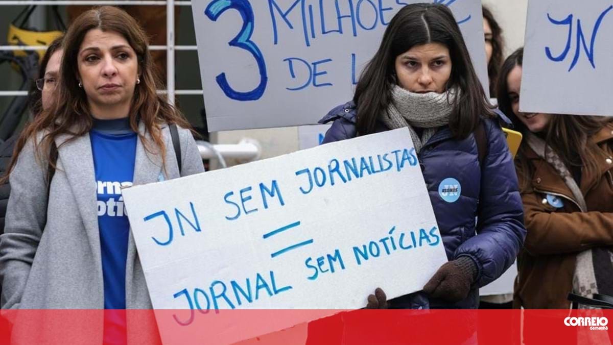 Meia centena de trabalhadores do Jornal de Notícias protestam contra despedimento coletivo