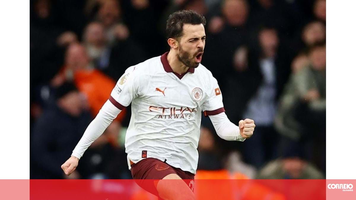 Bernardo Silva marca em regresso 'sofrido' às vitórias do Manchester City