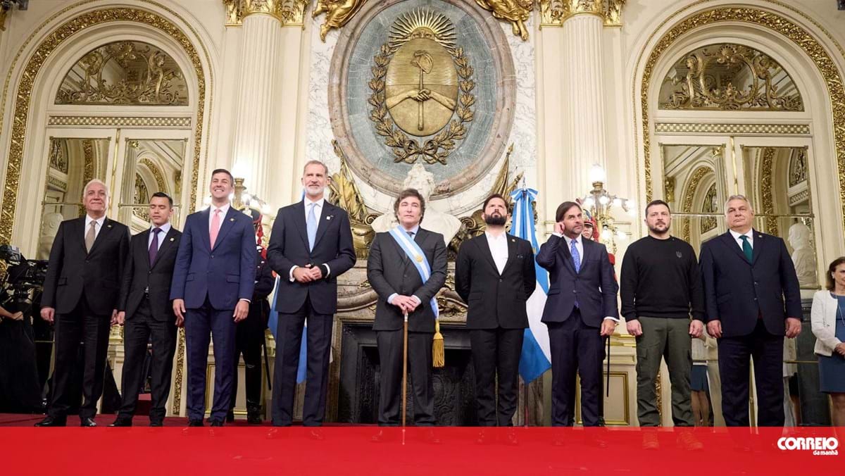 Bolsonaro versuchte, sich an das offizielle Bild des neuen argentinischen Präsidenten – des Wissenschaftlers – anzuhängen