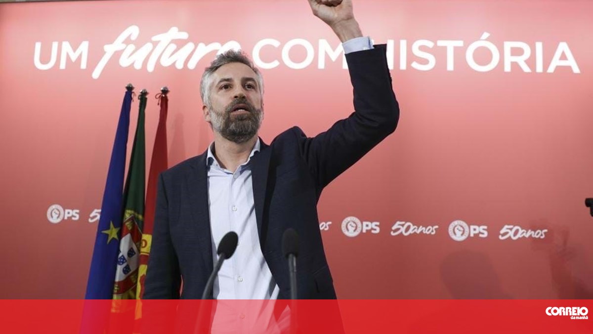 Pedro Nuno Santos ocupa lugar na primeira fila da bancada socialista