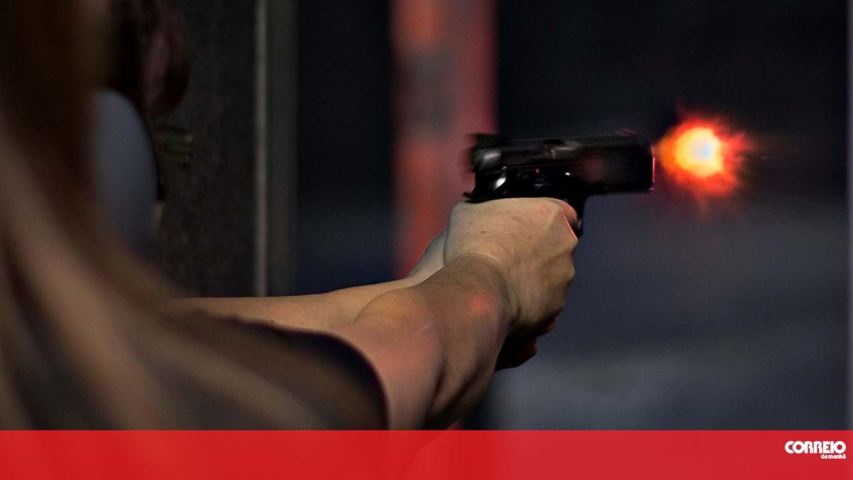 Compra arma e munições na Internet para matar rival