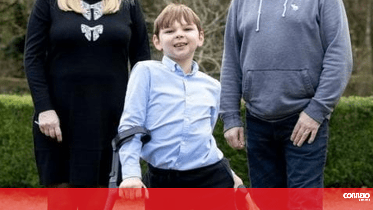 Ein neunjähriger englischer Junge wird privilegiert: Er wurde von seinen Eltern misshandelt, ihm wurden die Beine amputiert und er gründete eine Stiftung zur Hilfe für Kinder – The World