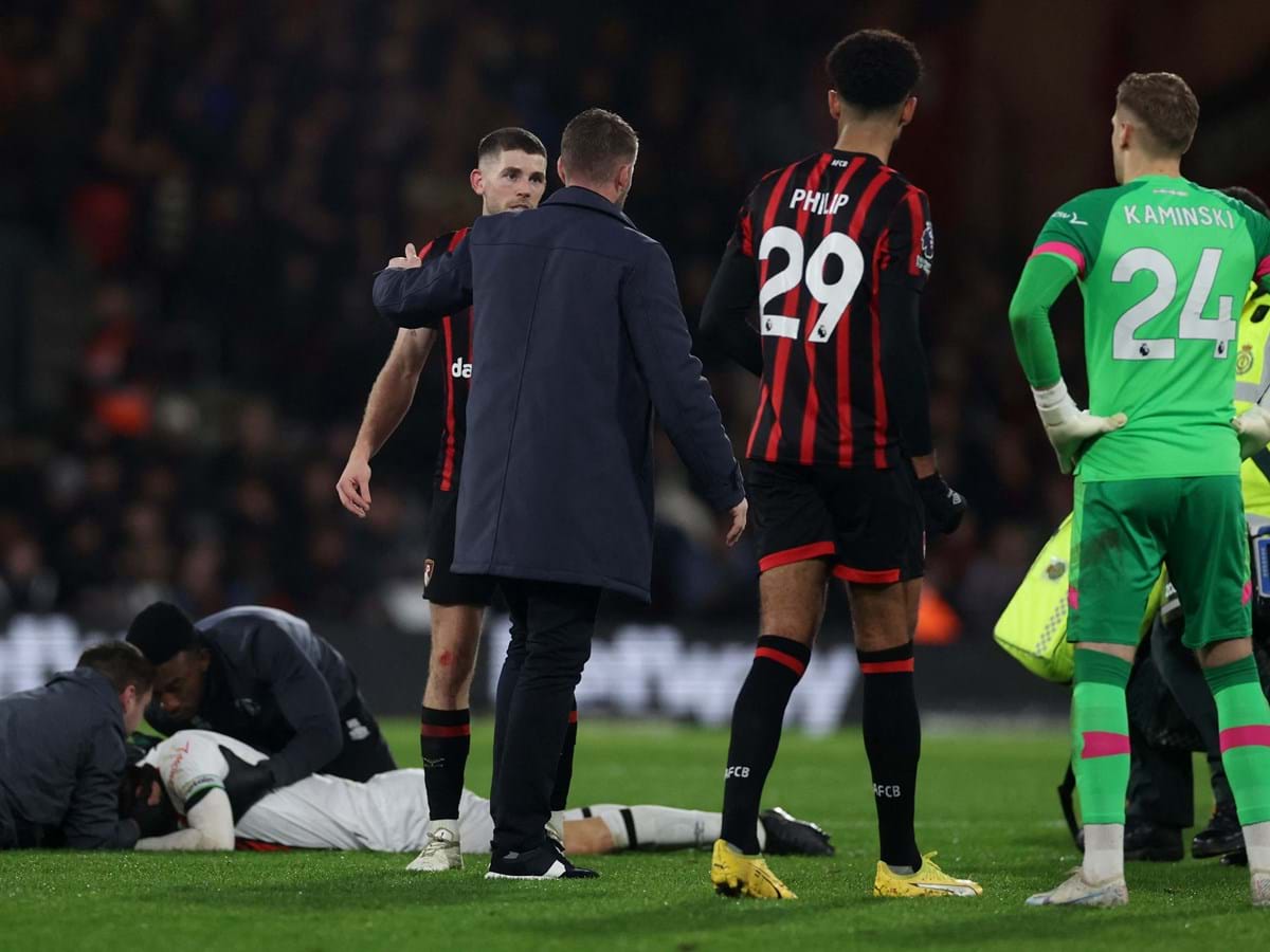 Pânico na Liga Inglesa: Jogador do Luton Town colapsa em campo e jogo com  Bournemouth é suspenso - Premier League - SAPO Desporto