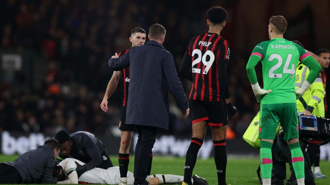 Jogador do Luton colapsa em campo - SIC Notícias