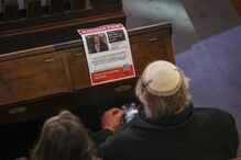 Oração na sinagoga de Lisboa