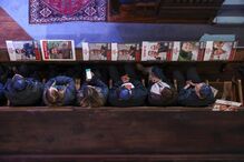 Oração na sinagoga de Lisboa