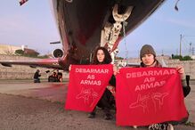 Ativistas do Climáximo atiraram tinta a jato no Aeródromo de Cascais em 2023