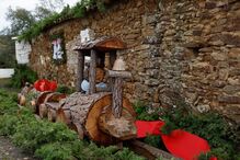 Aldeia de Parises celebra Natal pela primeira vez com sobrantes da natureza 