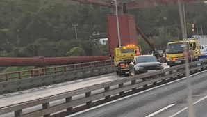 Despiste de carro provoca condicionamentos no acesso à Ponte 25 de Abril no sentido Almada-Lisboa