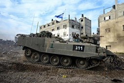 Exército israelita no bairro de Shejaiya em Gaza 