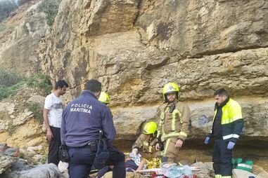 Mulher caiu de falésia com 7 metros em São João do Estoril