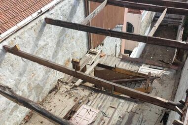 Edifício em obras ruiu parcialmente no Porto