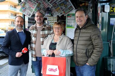 Manuel J. Bento, Paulo João Santos (diretor executivo do CM), Celeste Milhazes e José Carlos Castro (diretor-adjunto CM/CMTV) no Varzim Quiosque, na Póvoa de Varzim