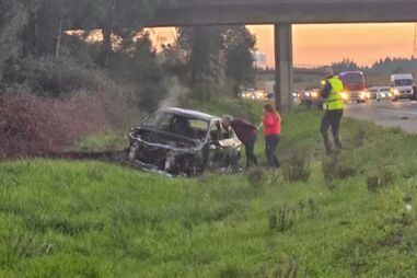 Carro incendeia-se em despiste na A1 na Mealhada